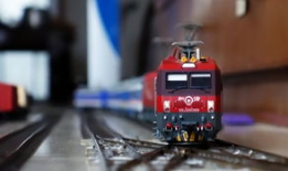 火车模型视频,穿梭时空的铁路奇观